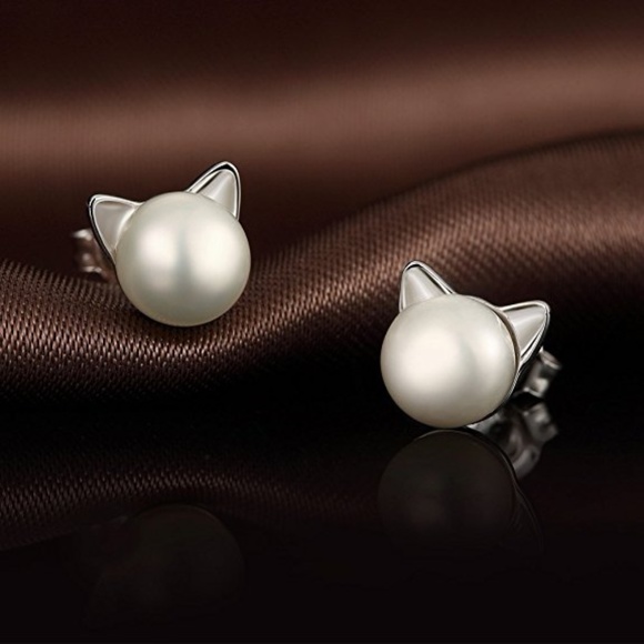 ❤️4 for $20 Sale❤️ Sliver Cat Stud earrings❤️❤️ - Picture 2 of 3